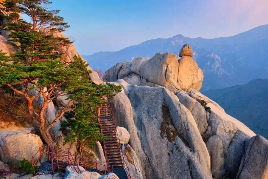Seoraksan vốn được biết đến là một trong những công viên nổi tiếng và là điểm đến hấp dẫn du khách bốn phương