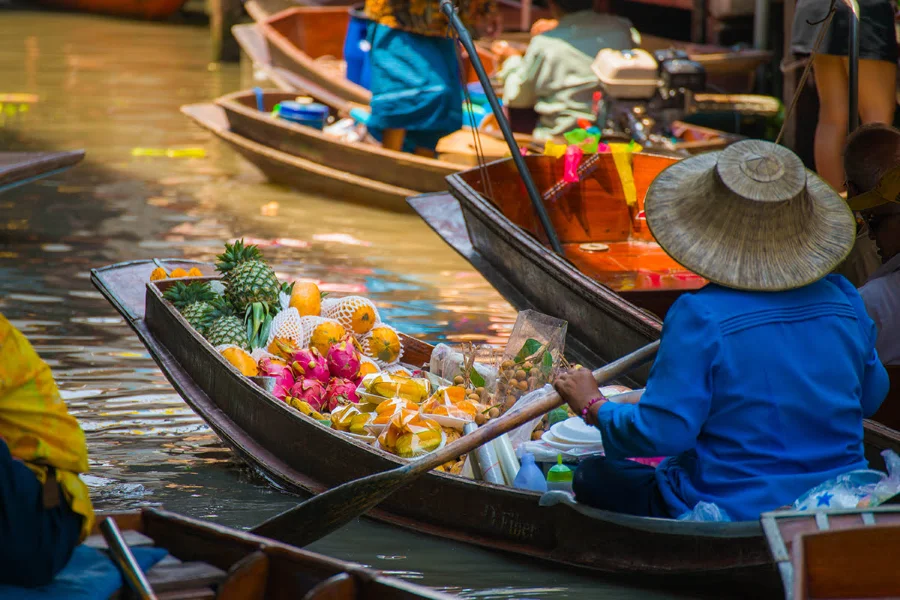 Chợ Nổi Bang Nam Pheung như một bức tranh thanh bình, mộc mạc, níu chân du khách bởi vẻ đẹp giản dị mà đầy sức sống