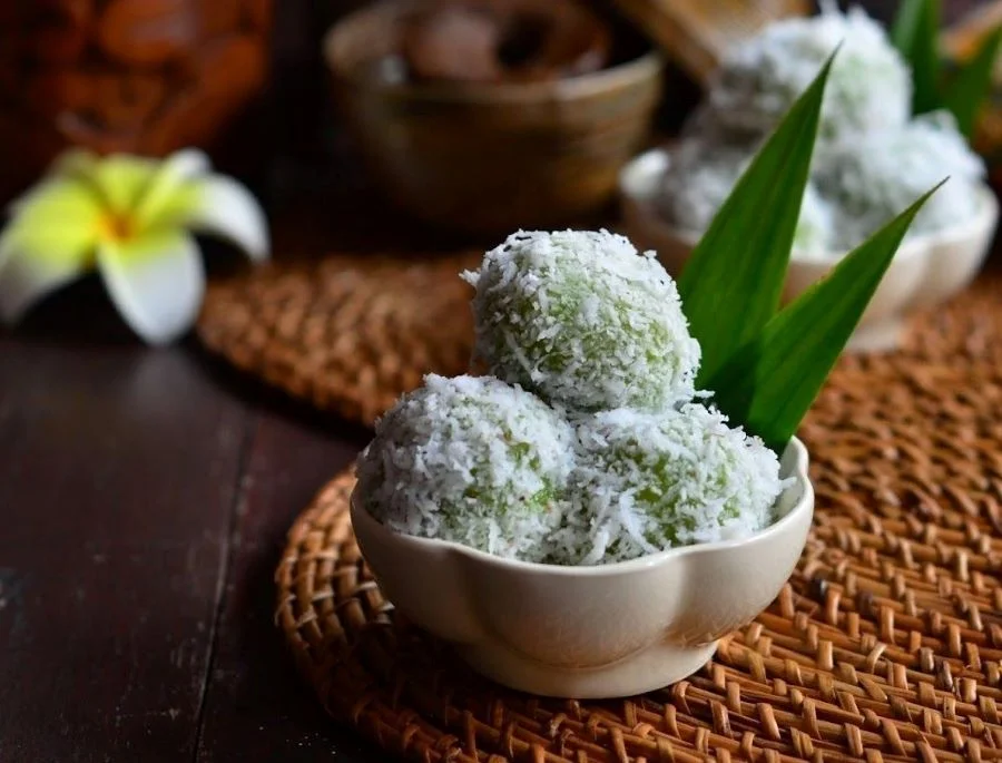 Bánh Nếp Thái mang vẻ ngoài mộc mạc, giản dị, được gói gọn trong chiếc lá chuối xanh mướt, toát lên hương vị đồng quê gần gũi
