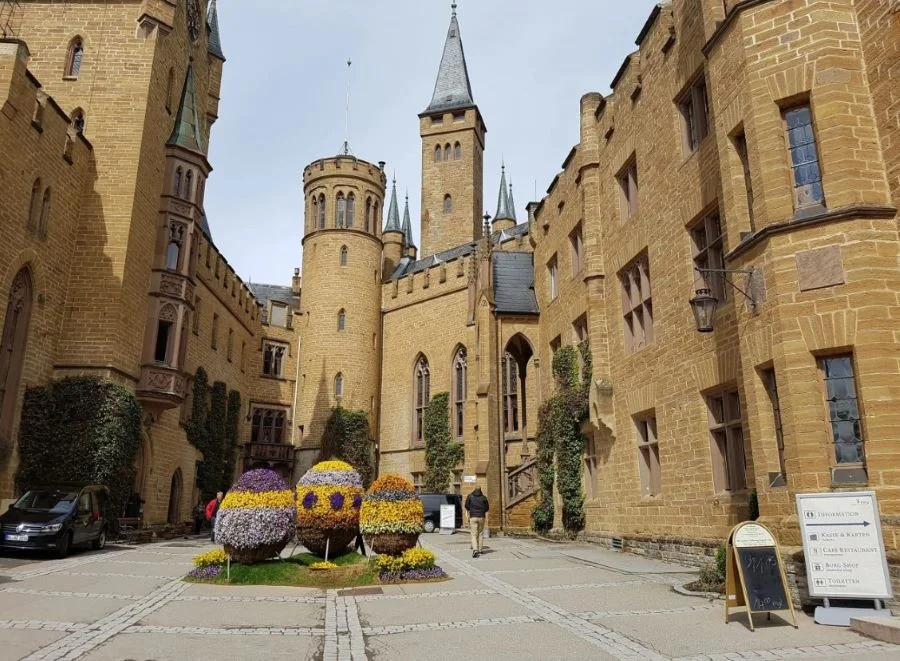 Lâu đài Burg Hohenzollern từng là nơi ở của các thế hệ nhà Hohenzollern