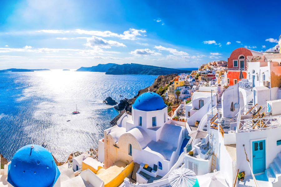 Oia được mệnh danh là thị trấn đẹp nhất ở Santorini, Hy Lạp