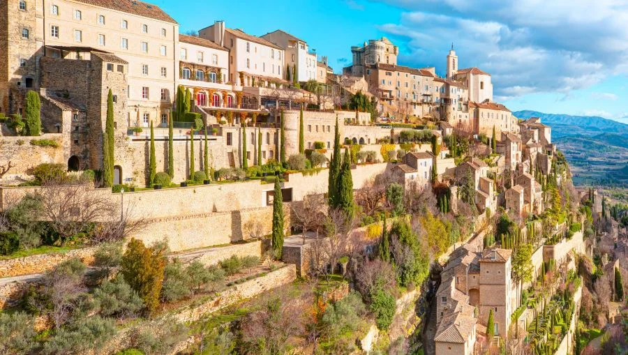 Làng Gordes sở hữu những ngôi nhà đá ong xếp tầng độc đáo
