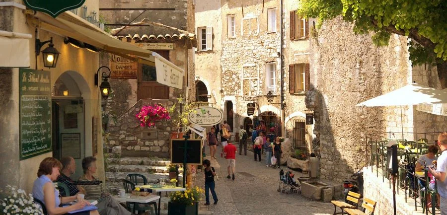 Saint Paul de Vence níu chân du khách bởi vẻ đẹp cổ kính đầy mê hoặc