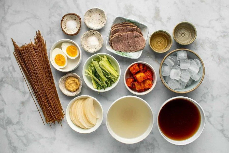 Mì lạnh Naengmyeon là món mì giải nhiệt mùa hè “quốc dân” tại xứ sở kim chi Hàn Quốc