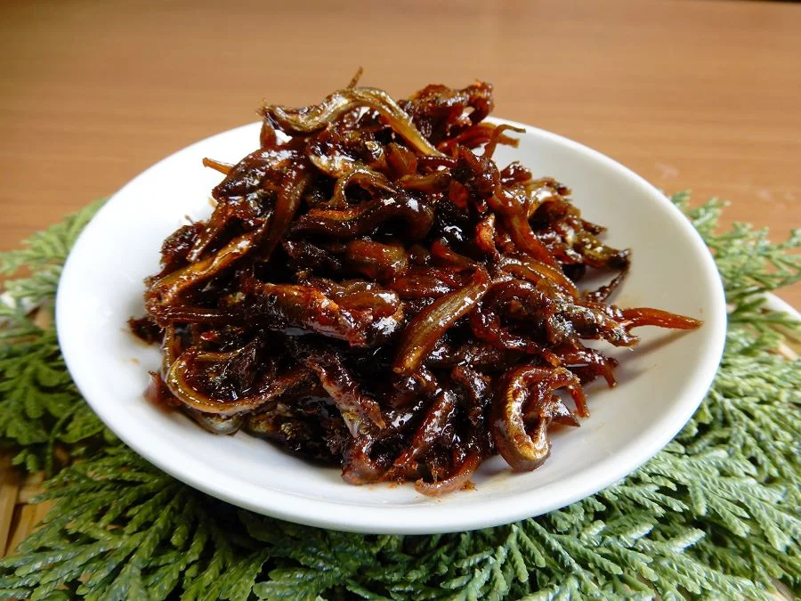 Cá Ikanago khô sốt Ikenaga có hương vị đậm đà cùng màu sắc bắt mắt