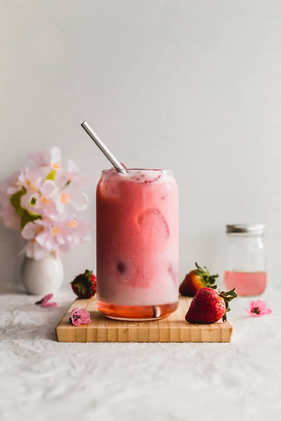 Latte sakura dâu - thức uống tuyệt hảo nhất nên thử vào mùa xuân tại Nhật Bản