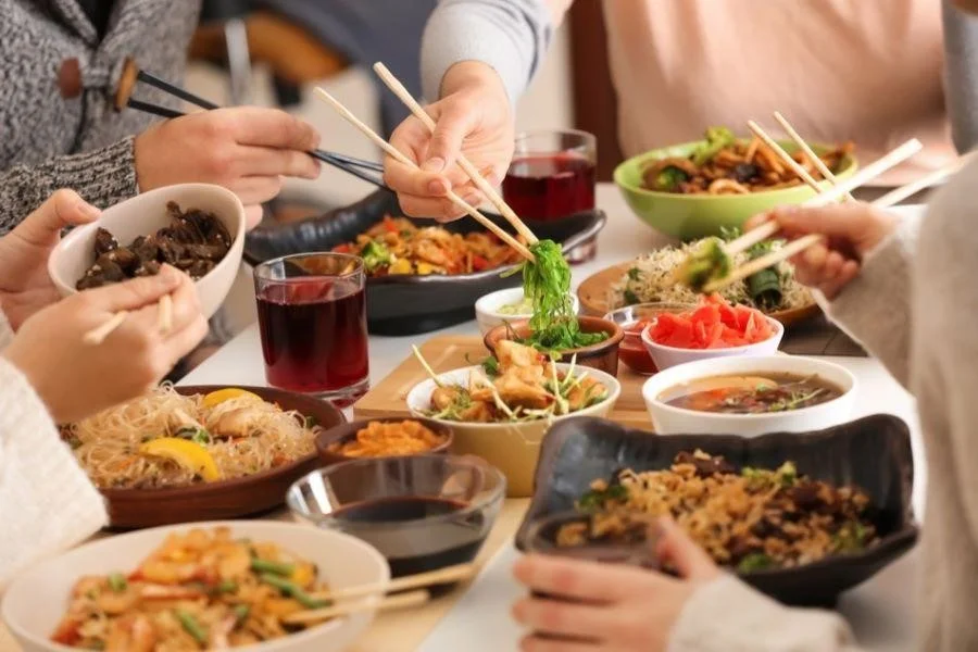  “Một đôi đũa” mang ý nghĩa về sự hợp nhất, trong một mà lại có hai