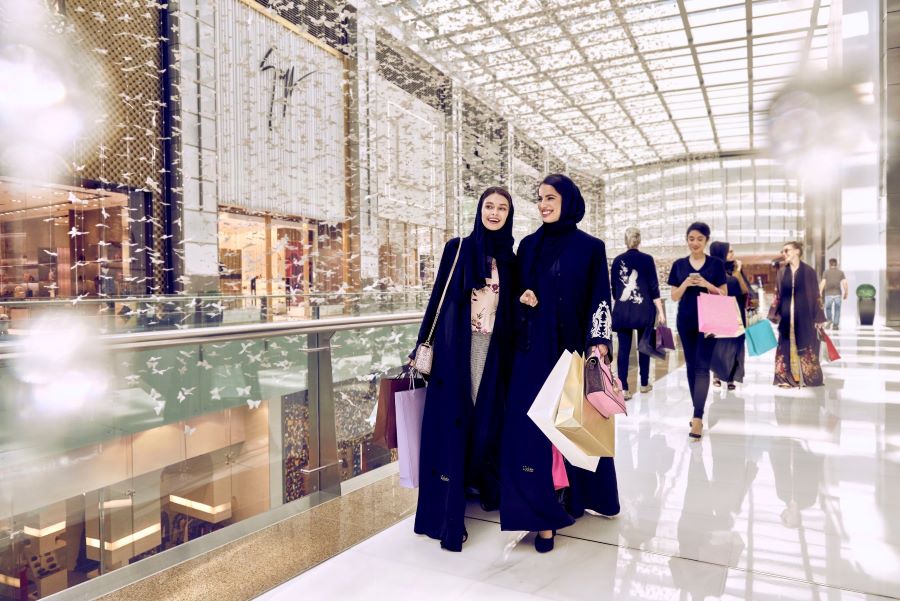 Phụ nữ Dubai mang một vẻ đẹp độc đáo, pha trộn giữa truyền thống và hiện đại