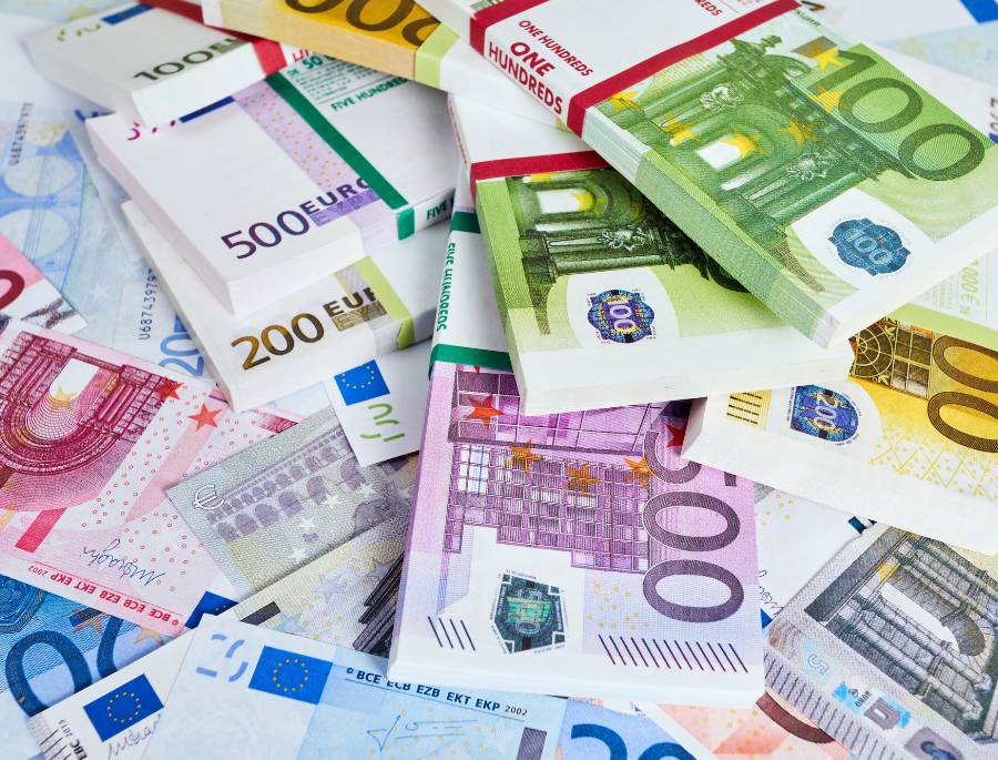Nước Đức sở hữu đồng tiền chung của Liên minh Châu Âu là Euro (€)