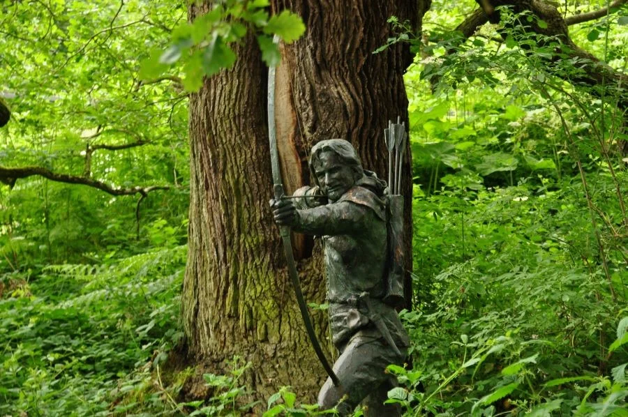 Khu rừng Sherwood có nhiều bức tượng gắn liền với huyền thoại anh hùng Robin Hood