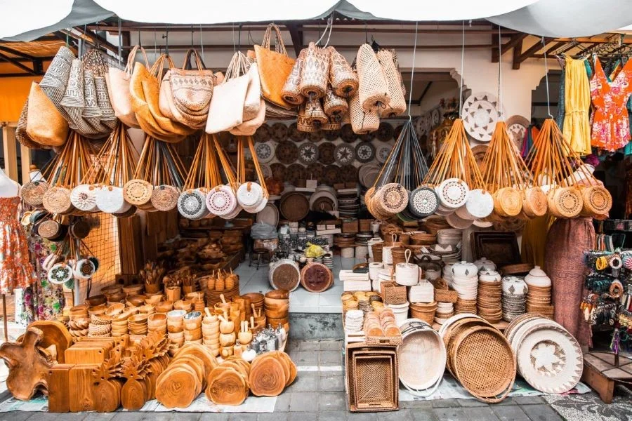 Chợ nghệ thuật Ubud nổi tiếng với những món đồ thổ cẩm, đan lát độc đáo