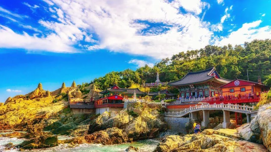 Chùa Haedong Yonggungsa - một tuyệt tác kiến trúc Phật giáo độc đáo nép mình bên bờ biển
