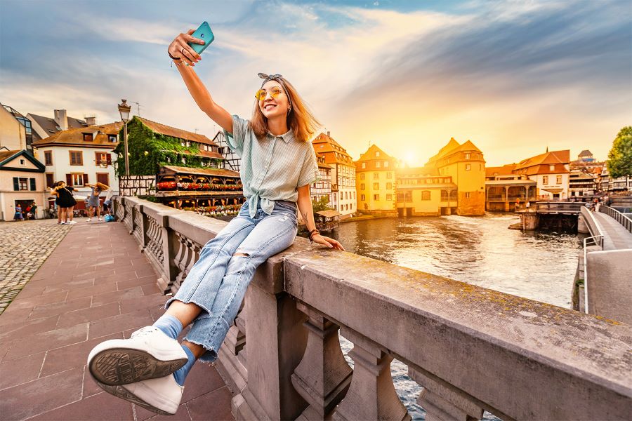 Mùa hè là thời điểm được nhiều du khách quốc tế lựa chọn để ghé thăm “lụa địa già” châu Âu