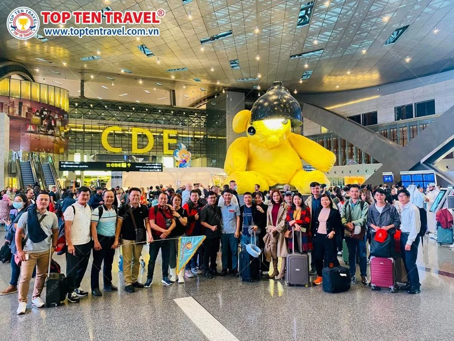 Đoàn khách Top Ten check-in sẵn sàng hành trình khám phá Châu Âu 