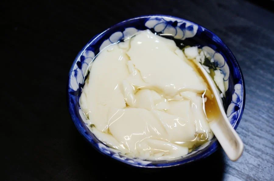 Đương nhiên bạn không thể nào bỏ qua món tàu hủ tráng miệng thơm ngon tại xứ Đài