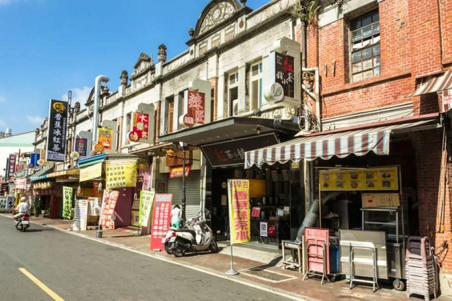 Đa dạng cửa hàng tại phố cổ Anping