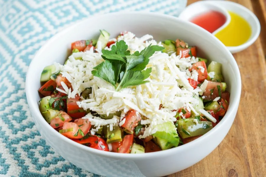 Salad Shopska - món khai vị trứ danh tại xứ sở Bulgaria