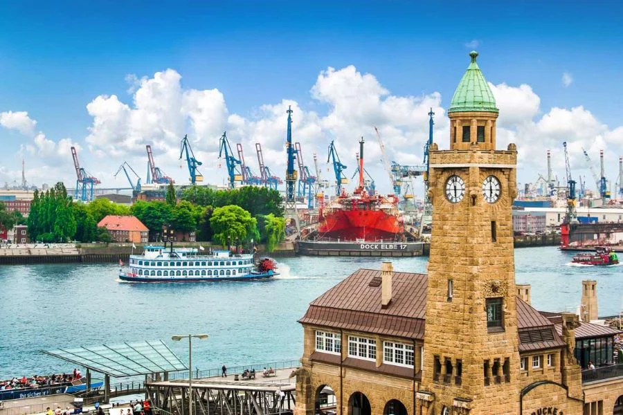 Hamburg là một thành phố lớn nằm ở bờ biển phía Bắc nước Đức 
