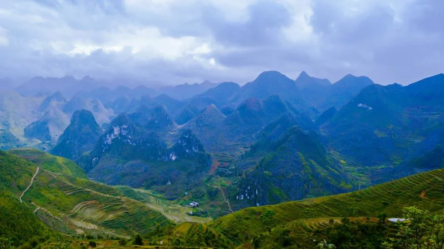 Vẻ đẹp hoang sơ của cao nguyên Đồng Văn luôn thu hút đông đảo du khách khi đến với Hà Giang