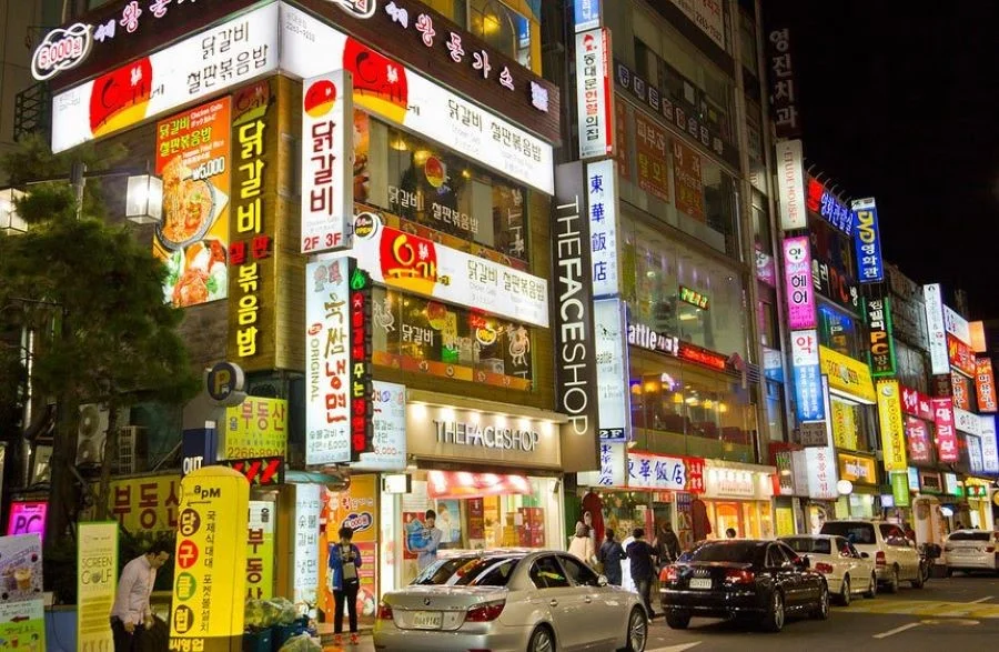 Chợ Dongdaemun là địa điểm mua sắm nổi tiếng bậc nhất tại Seoul