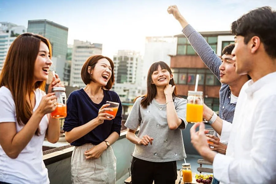 Người Hàn vô cùng thân thiện và hiếu khách, sẵn sàng hỗ trợ khách du lịch&nbsp;