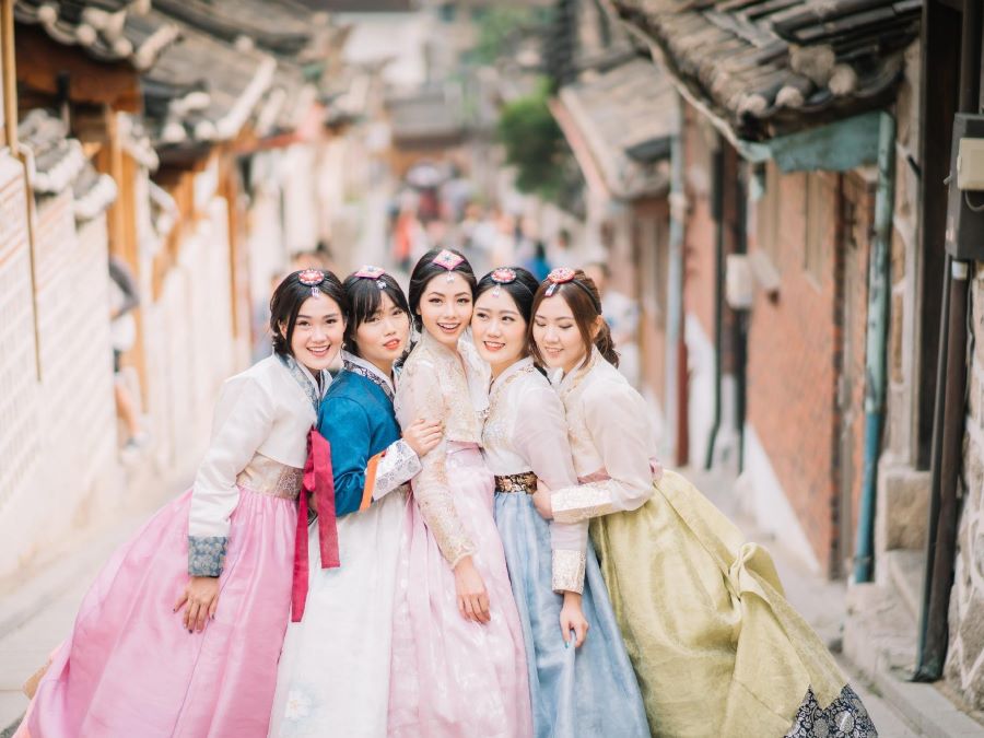 Mặc Hanbok truyền thống để lưu lại những khoảnh khắc tuyệt đẹp tại Hàn