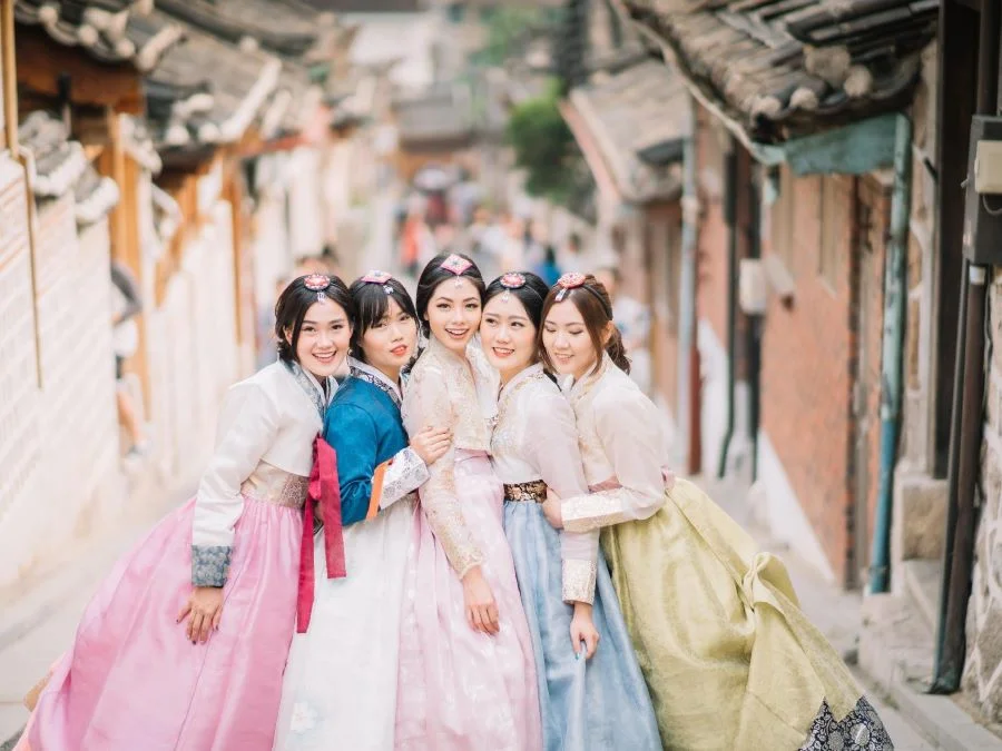 Mặc Hanbok truyền thống để lưu lại những khoảnh khắc tuyệt đẹp tại Hàn