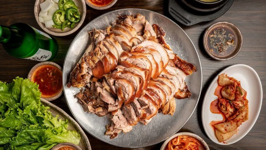 Jokbal - chân giò lợn là một món ăn cực kỳ kích thích vị giác