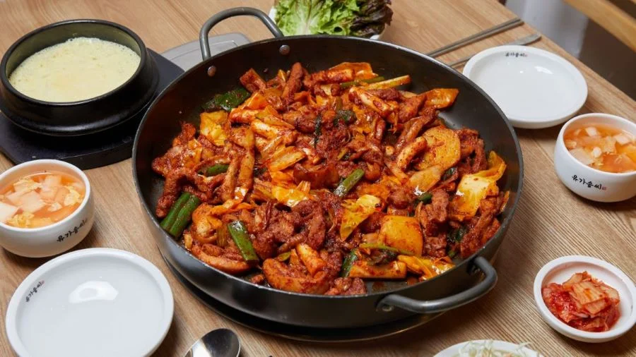 Dakgalbi là món gà xào cay quốc dân được đông đảo thực khách ưa chuộng