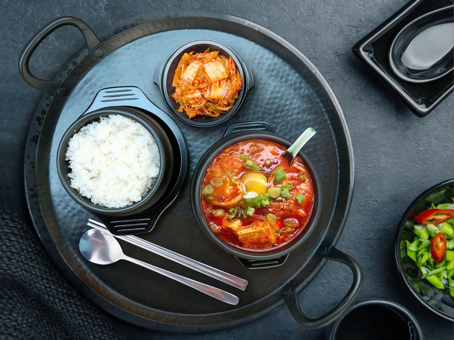 Bát canh đậu phụ non hầm cay nóng hổi là lựa chọn tuyệt vời cho ngày đông lạnh lẽo