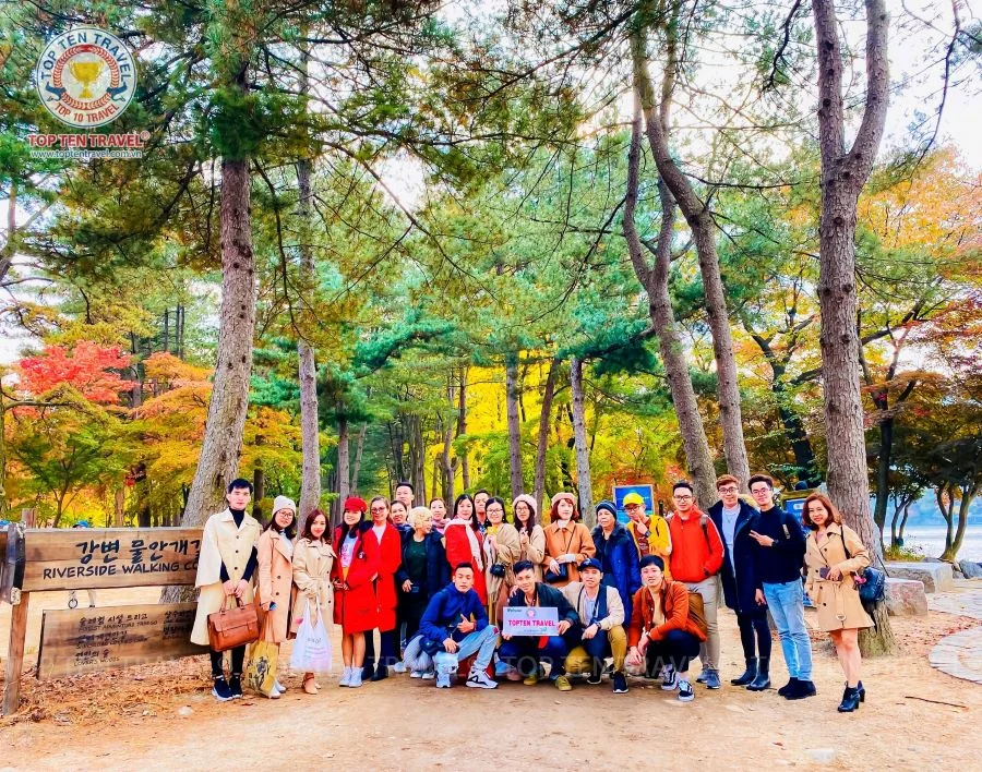 Đoàn khách Top Ten Travel tham quan du lịch Hàn Quốc mùa thu