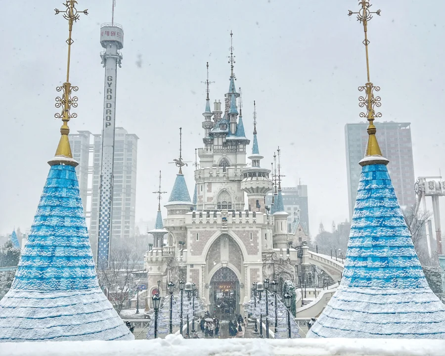 Lotte World - thiên đường giải trí của xứ sở kim chi, nằm ngay tại trung tâm thủ đô Seoul