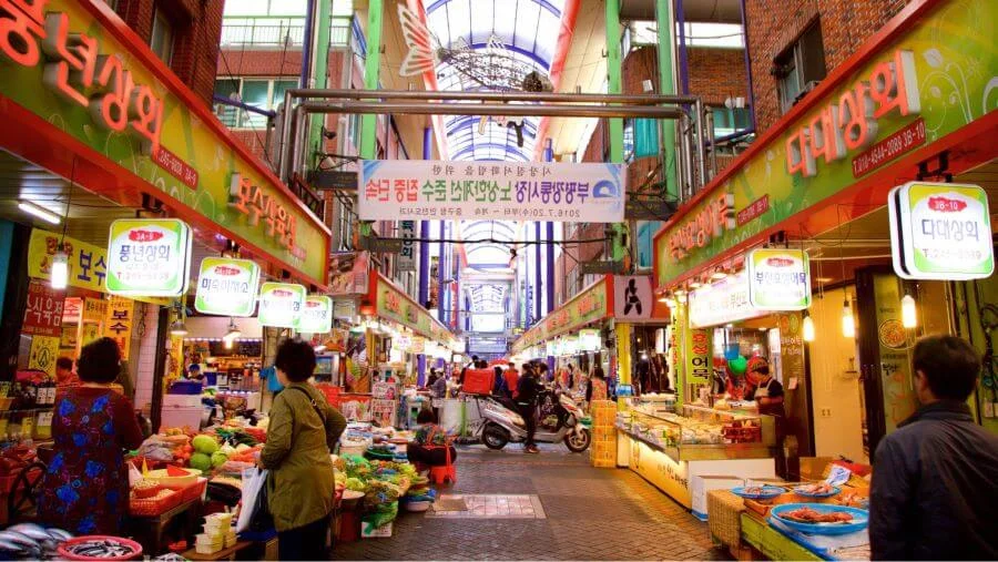 Chợ Gukje là một trong những khu chợ truyền thống lâu đời và nổi tiếng nhất Hàn Quốc