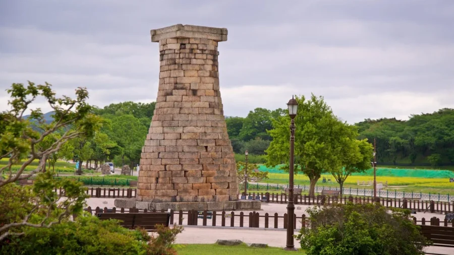 Đài quan sát Cheomseongdae, một kỳ quan thiên văn cổ xưa, là niềm tự hào của người dân Gyeongju