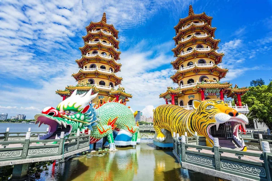 Long Hổ Tháp - một công trình kiến trúc độc đáo, nổi tiếng với vẻ đẹp rực rỡ cùng những giá trị văn hóa, lịch sử sâu sắc