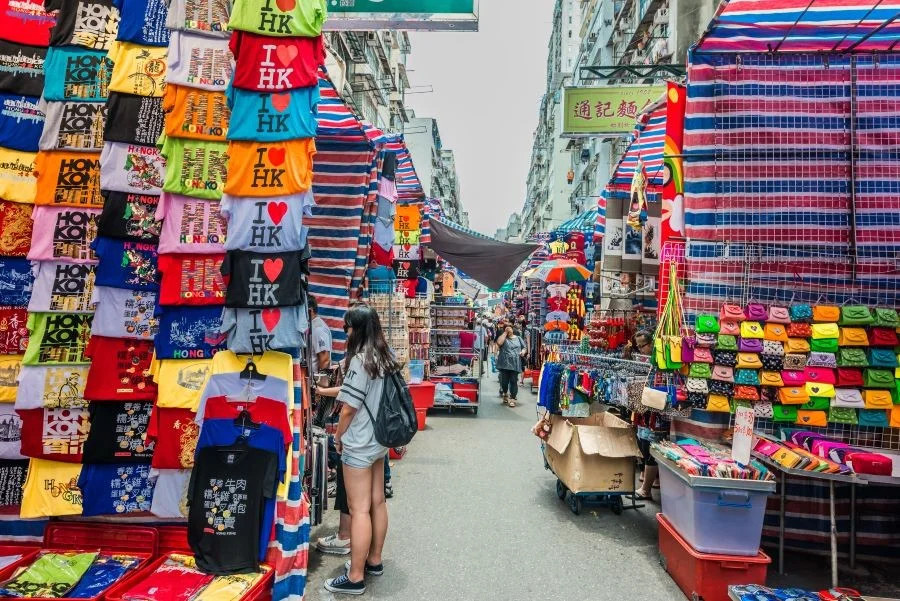 Đừng quên mua những món đồ lưu niệm thủ công nhỏ xinh tại HongKong bạn nhé
