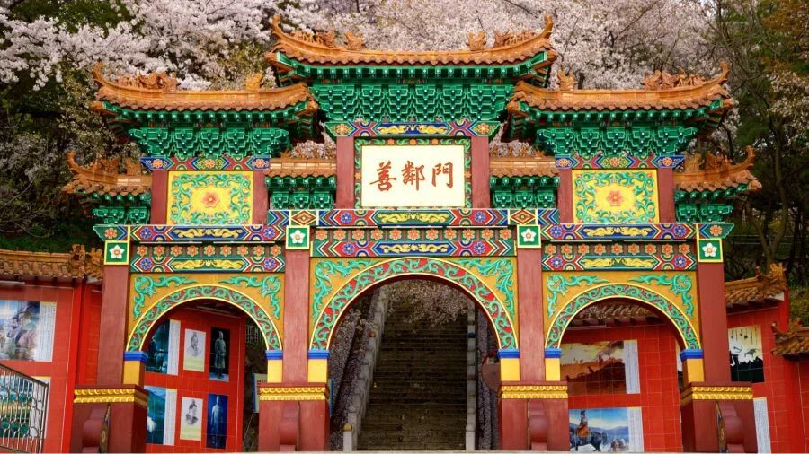 Khu phố Trung Hoa tại Incheon, tọa lạc tại quận Jung-gu, là một trong những khu phố Tàu lâu đời và lớn nhất ở Hàn Quốc