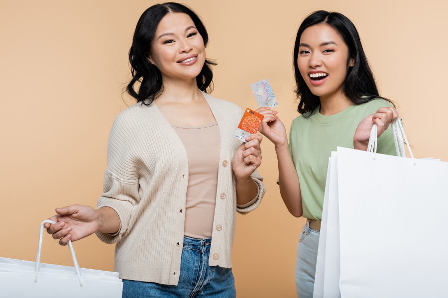 Thành phố này còn nổi tiếng là thiên đường mua sắm - Nơi bạn có thể tìm thấy và mua bất kỳ món đồ nào từ các thương hiệu nổi tiếng