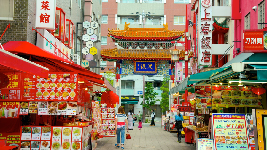 Bước chân vào Nankinmachi, khu phố Tàu sôi động bậc nhất Kobe, bạn như lạc vào một thế giới hoàn toàn khác biệt