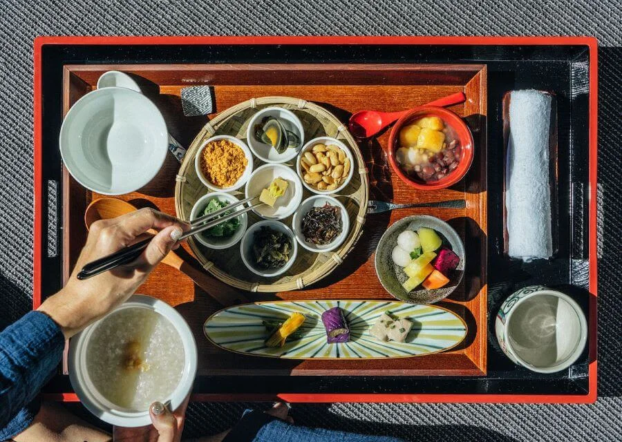 Kaiseki Ryori, một loại hình ẩm thực cao cấp với nhiều món ăn nhỏ được chế biến tỉ mỉ và tinh tế