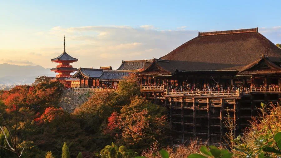 Chiêm ngưỡng vẻ đẹp của chùa Kiyomizu-dera là một trải nghiệm không thể bỏ qua khi du lịch Kyoto