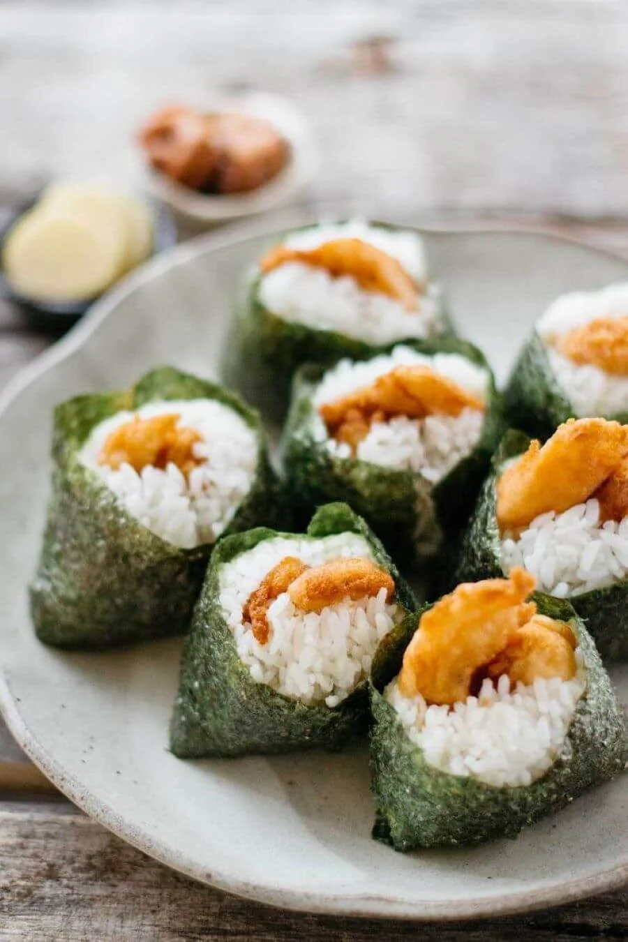 Tenmusu là một món ăn đặc trưng và phổ biến tại Nagoya, thường được xem là một biến thể thú vị của cơm nắm onigiri