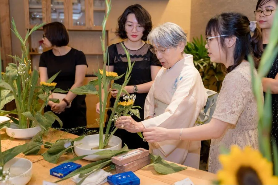 Khi bạn có cơ hội đi du lịch Nhật Bản, không thể bỏ qua những địa điểm cung cấp trải nghiệm cắm hoa Ikebana