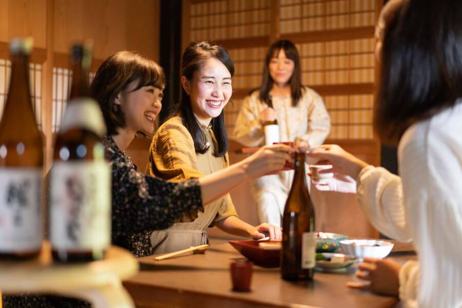 Takayama cũng nổi tiếng với nghề nấu rượu sake truyền thống