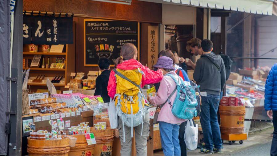 Chợ sáng Miyagawa là một trong những điểm đến nổi tiếng nhất của thành phố