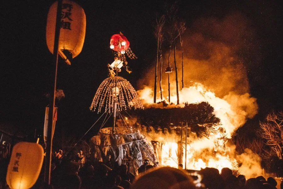 Lễ hội lửa Nozawa Onsen Dosojin Matsuri là một lễ hội truyền thống đặc sắc và thu hút đông đảo các tín đồ du lịch Nhật Bản