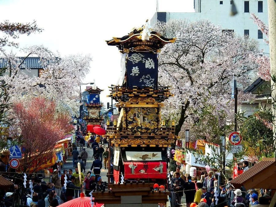 Lễ hội Inuyama là một trong những lễ hội truyền thống lâu đời và náo nhiệt nhất của Nhật Bản