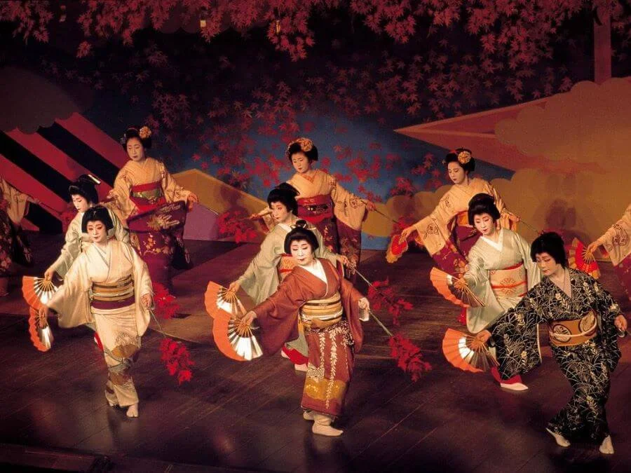 Miyako Odori - Điệu múa Hoa Anh Đào là một trong những lễ hội truyền thống đặc sắc và nổi tiếng nhất của Nhật Bản