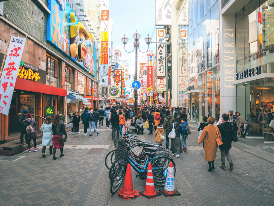 Phố Shinsaibashi là một trong những khu mua sắm sầm uất và náo nhiệt nhất Nhật Bản