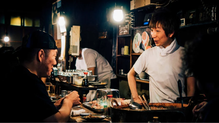 Tenjin về đêm là thiên đường ẩm thực với vô số các món ăn truyền thống tại Nhật Bản